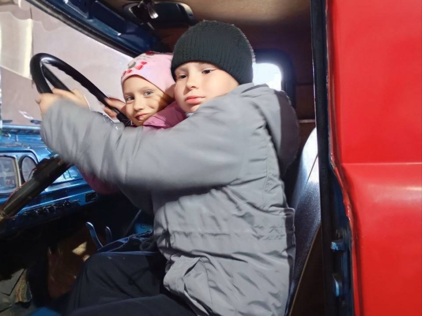 Пожарная часть №128 провела День открытых дверей для первоклассников 